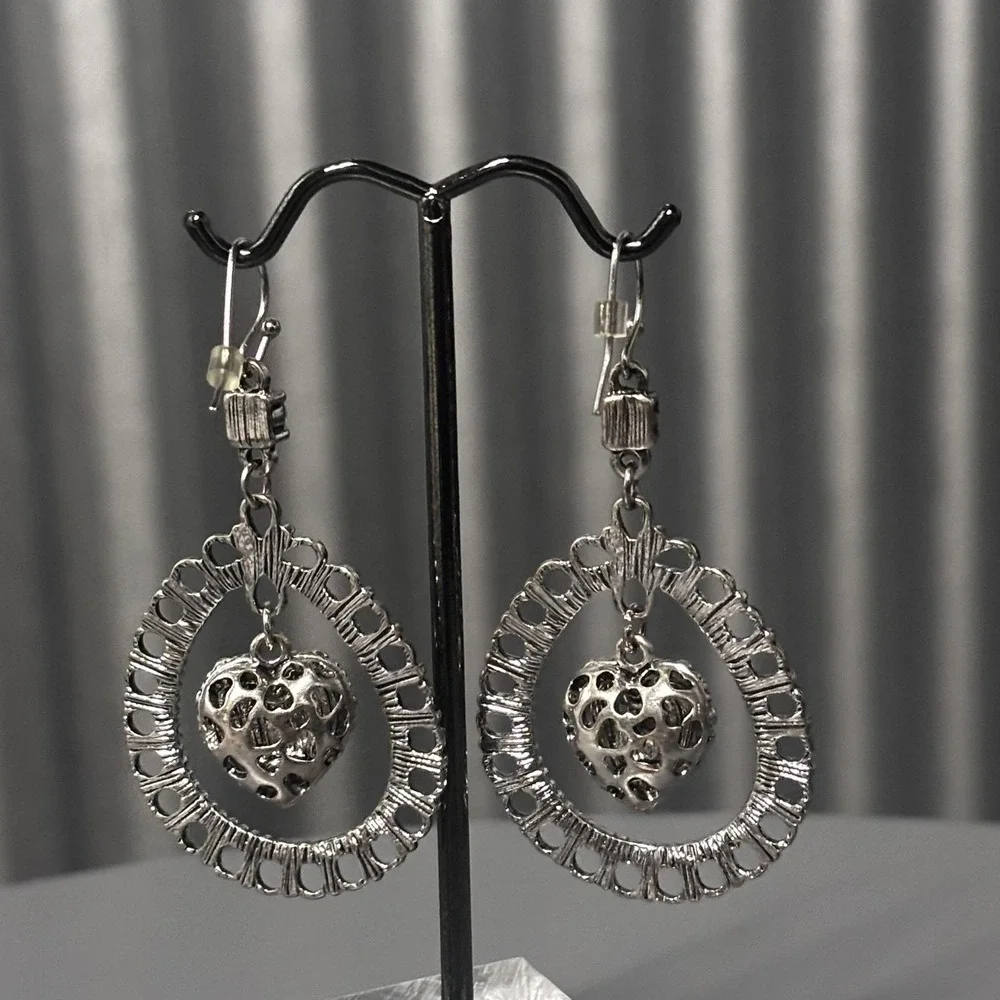 Silver Tone Rhinestone Heart Teardrop Filigree Dangle Earrings Pave‎ Pierced